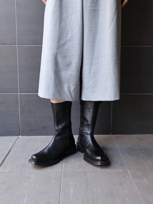 plane toe leather boots