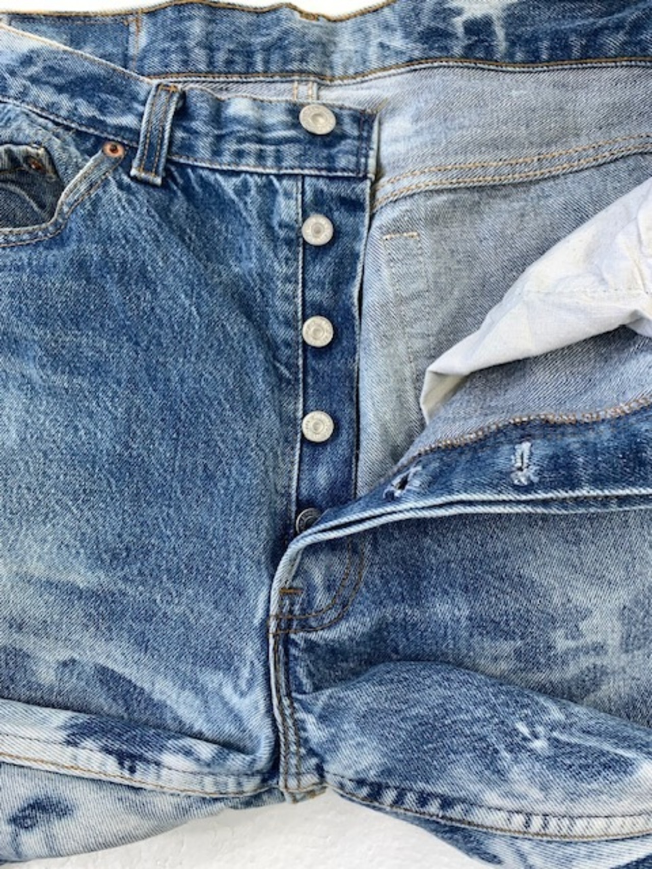 M-223  リーバイス Levis501レギュラー古着 1990年代 米国製刻印546  W 83cm(ぐるり)股下79cm