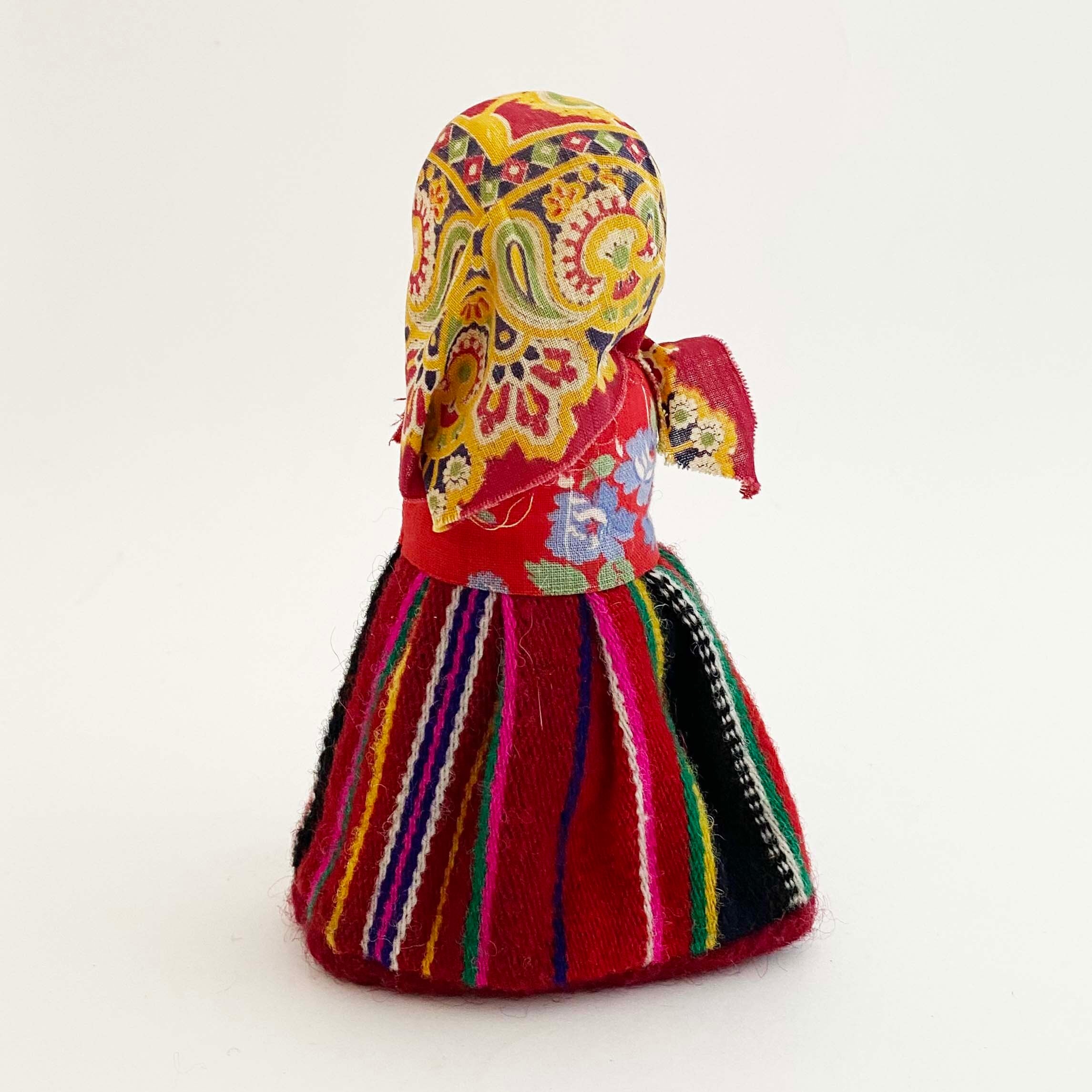 エストニア キフヌ島のクルト布人形（黄色ずきん）