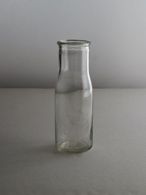 【SALE】 ヴィンテージ 牛乳瓶 薄縁瓶 8 / 【SALE】 Vintage Thin Rim Milk Bottle 8