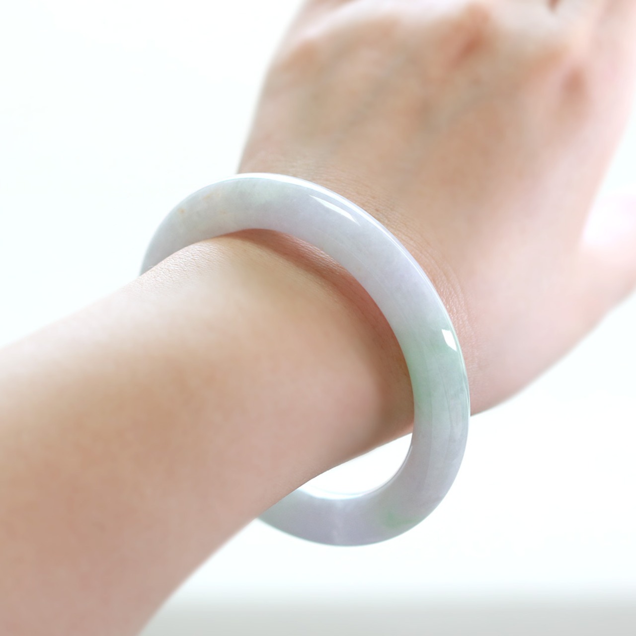 【内径 約56.5mm 】存在感のある大きさ！バングル A貨翡翠 jd_bg1239