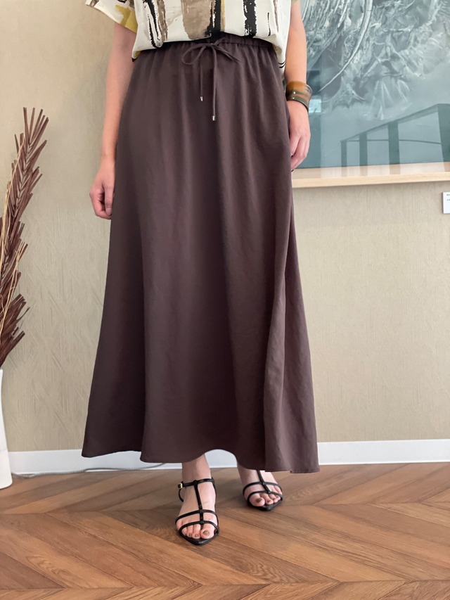 ◆クーポン対象商品◆脚のラインを拾わない美シルエットが病みつき確定のスカート