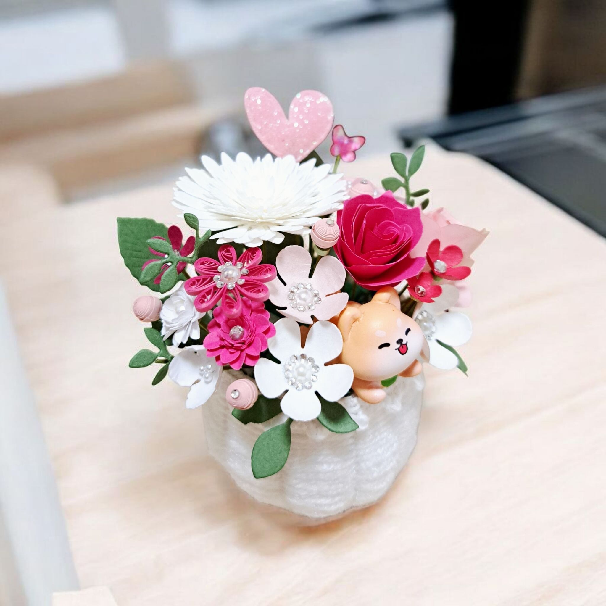 可愛いわんこと枯れないお花♡ ペーパークイリングのフラワーアレンジ