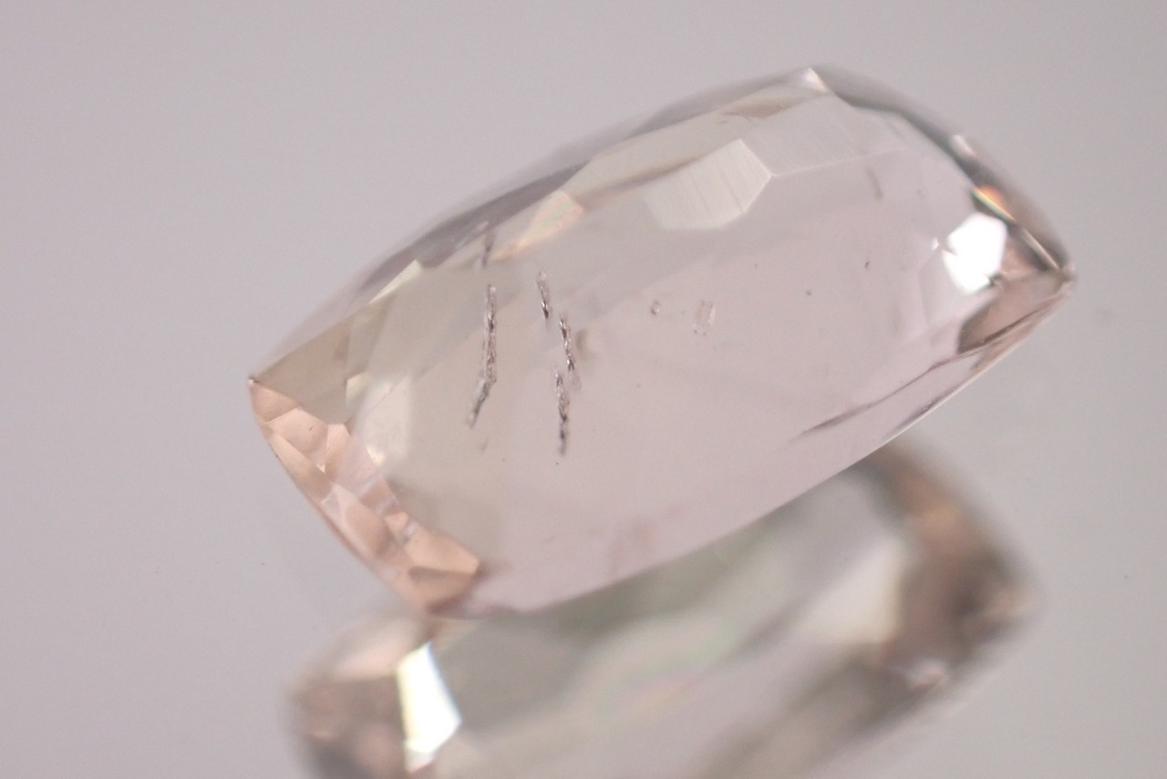 モルガナイト　0.75ct　[C6‐1023]