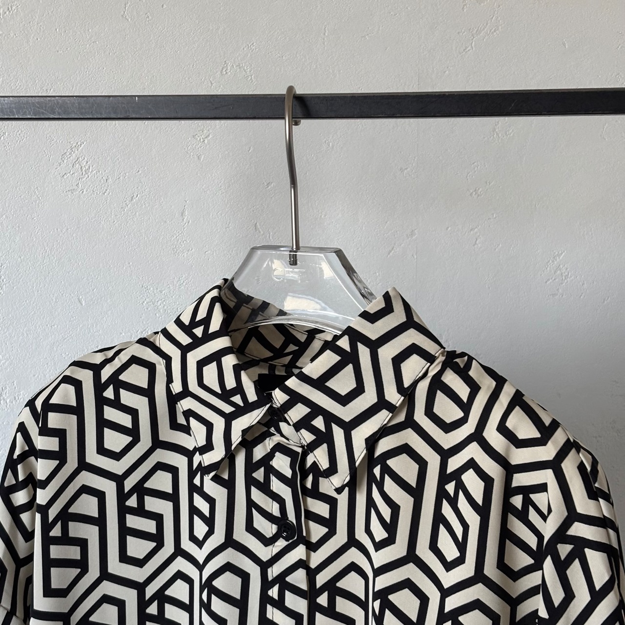 【受注予約:12月中旬入荷予定】ライン幾何学ラフSH/モノトーン