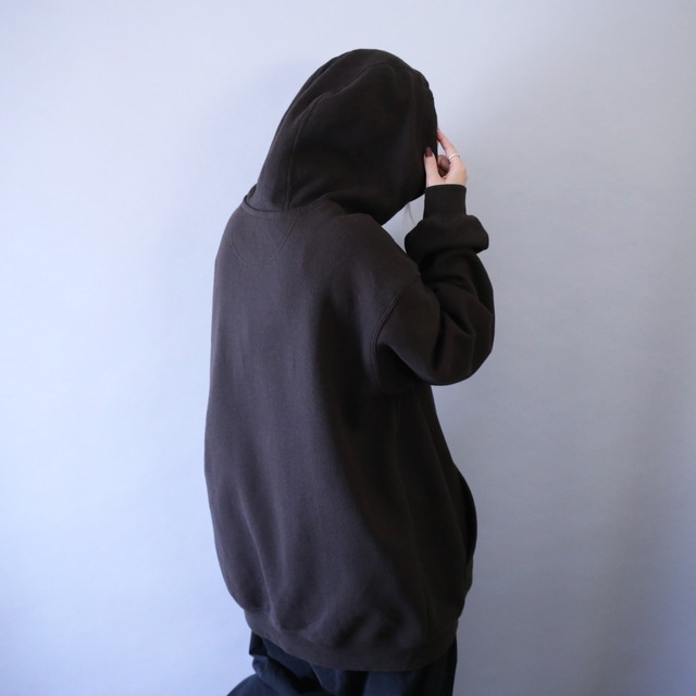 "Carhartt" sleeve logo printed over silhouette brown sweat parka