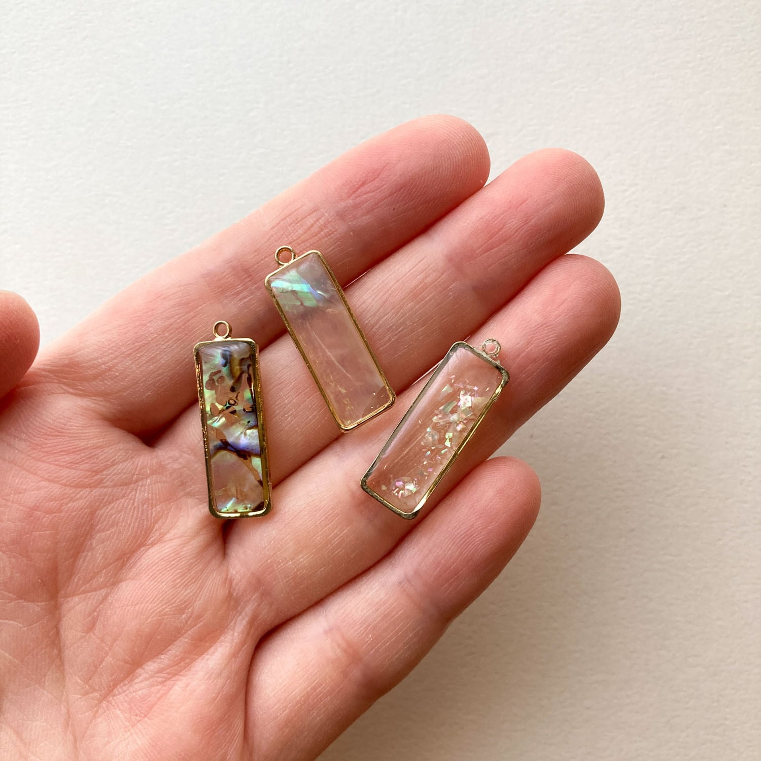 再入荷〉長方形シェルゴールド縁取りチャーム | Dua-アクセサリー