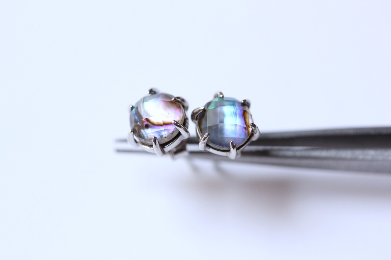 アヴァロンシェル×水晶の一粒ピアス