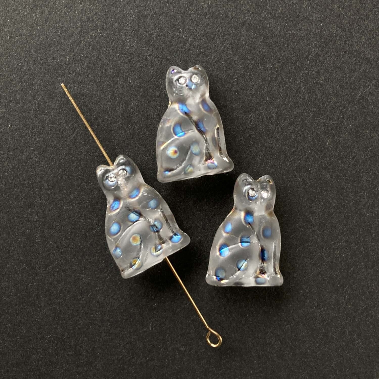 再入荷〉ビジューアイお座りねこチェコビーズ（メタリックドット