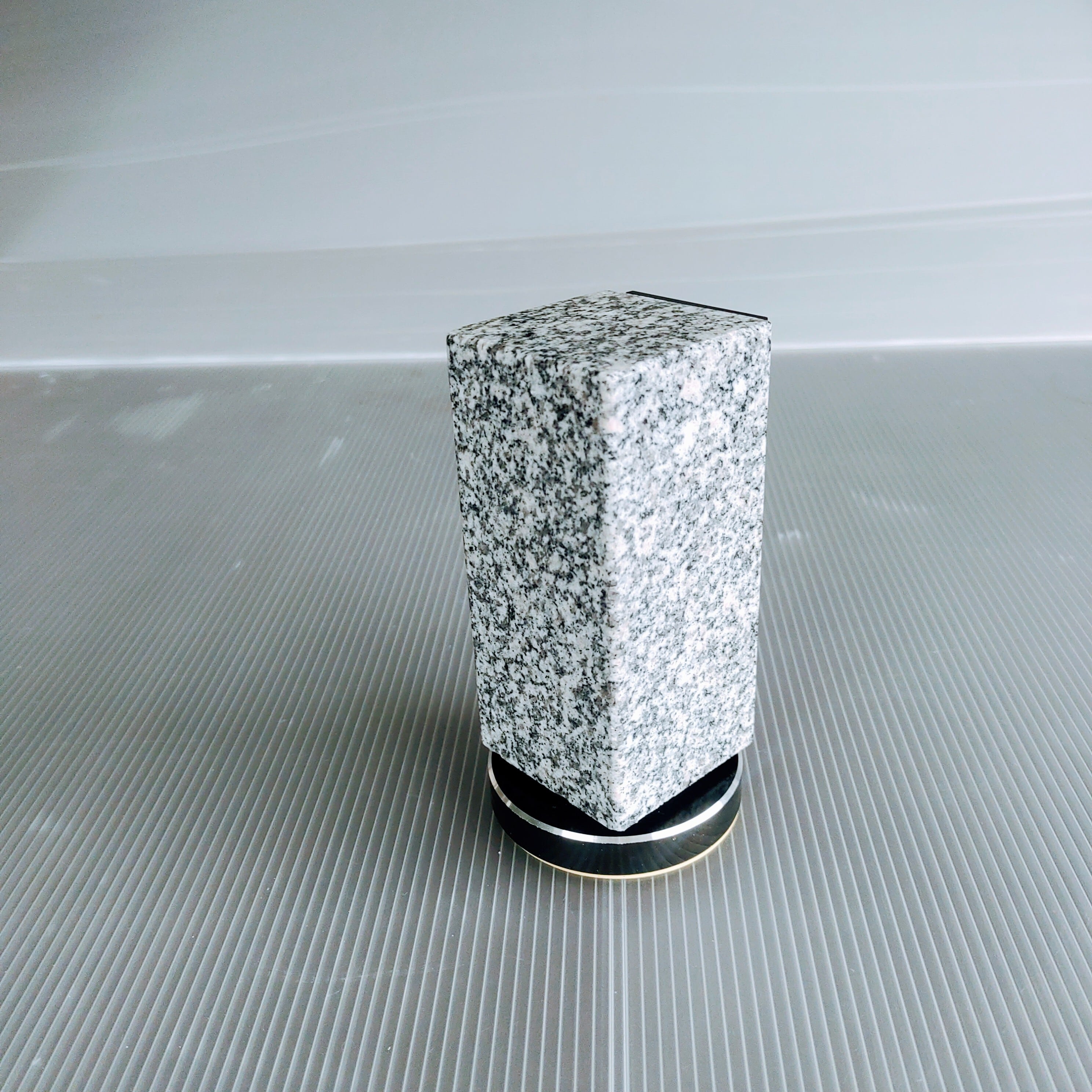 回転位牌 4人用悠想天回 4R50A白 1名様分