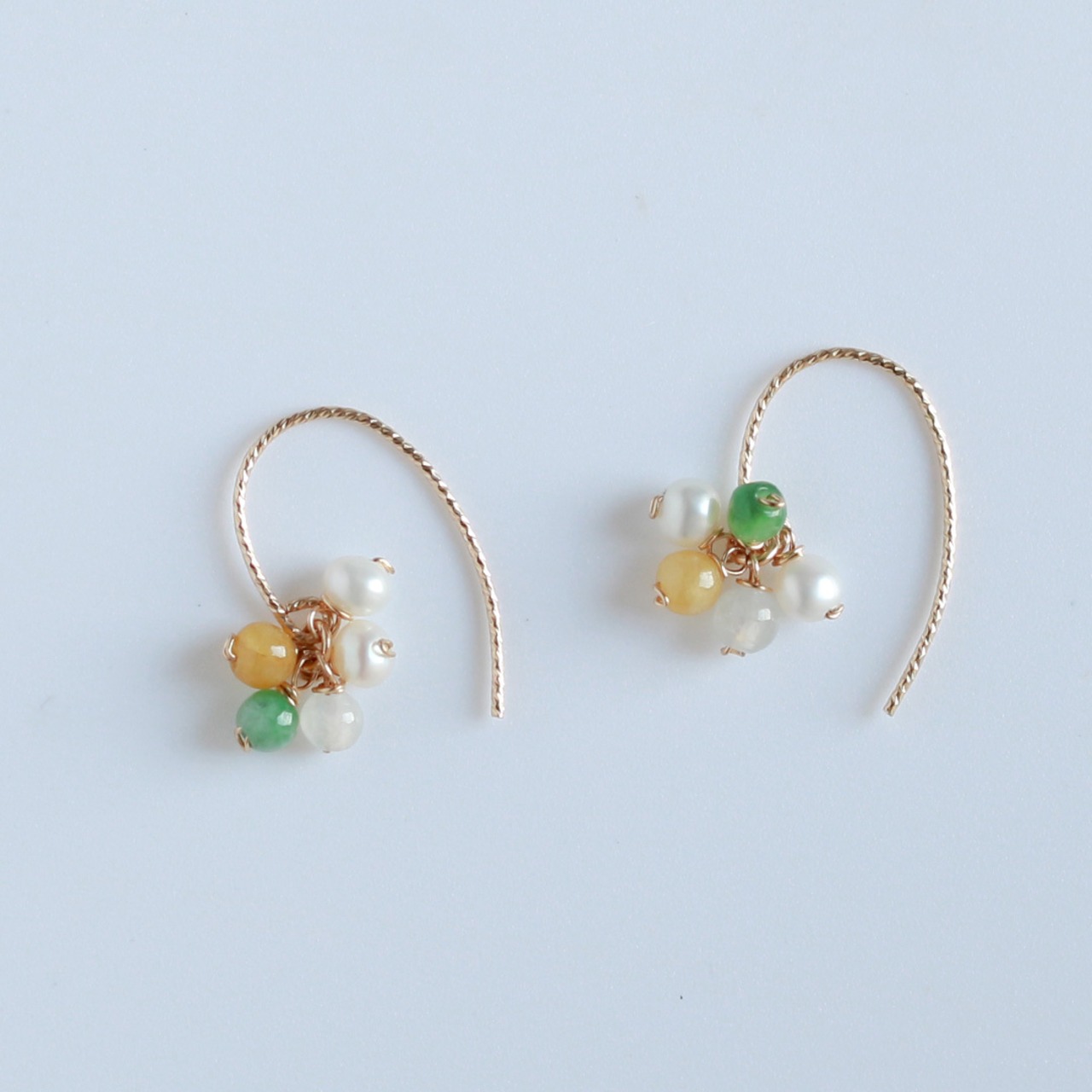 色鮮やかな翡翠！淡水パールが優しい！ A貨翡翠 ピアスorイヤリング jd_mm1062