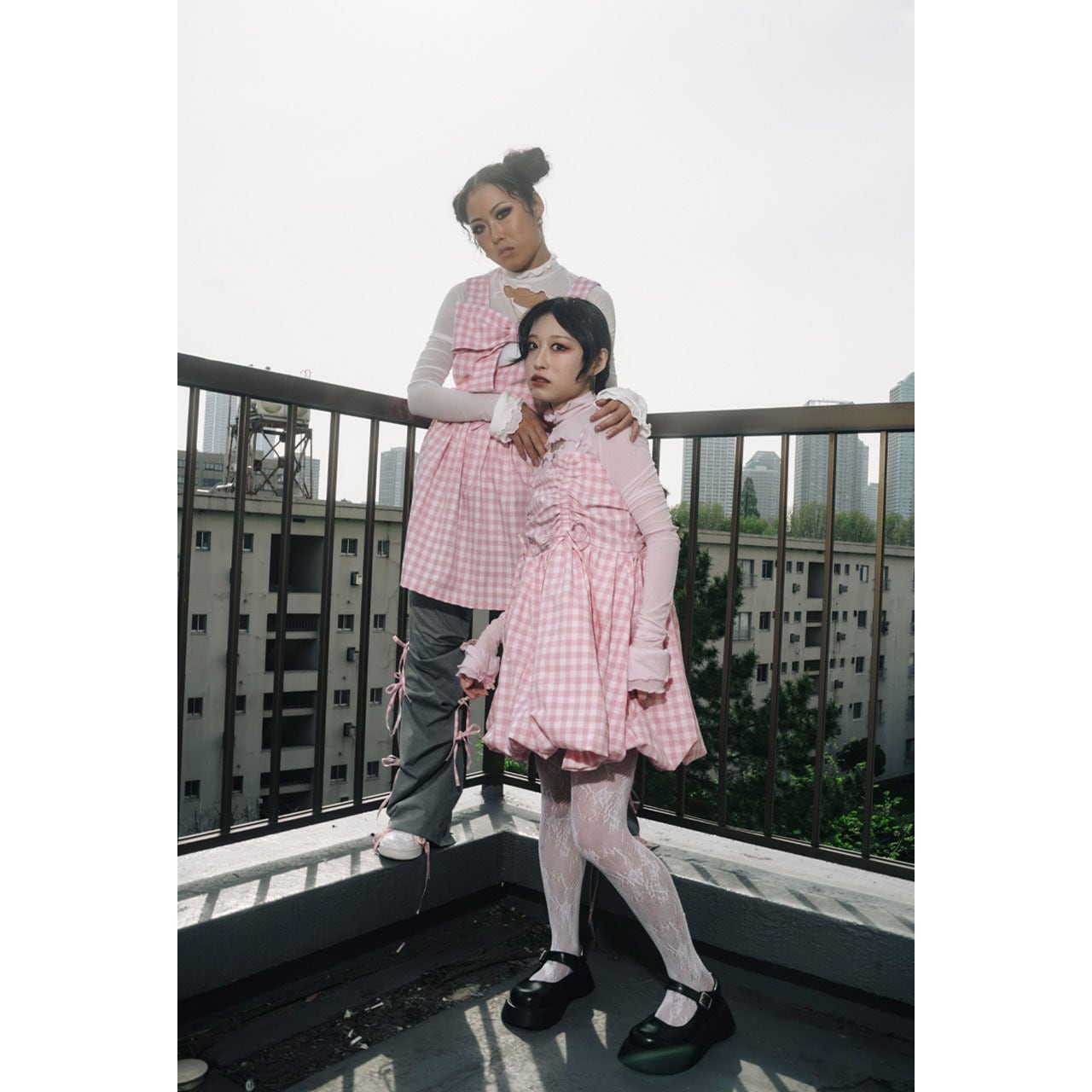 ワンピース MmeemeBack ribbon shirring mini onepiece エムエメBack ribbon flower mini onepiece