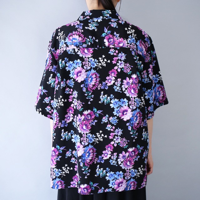 "花柄" black base beautiful cold color flower pattern box silhouette open collar h/s shirt