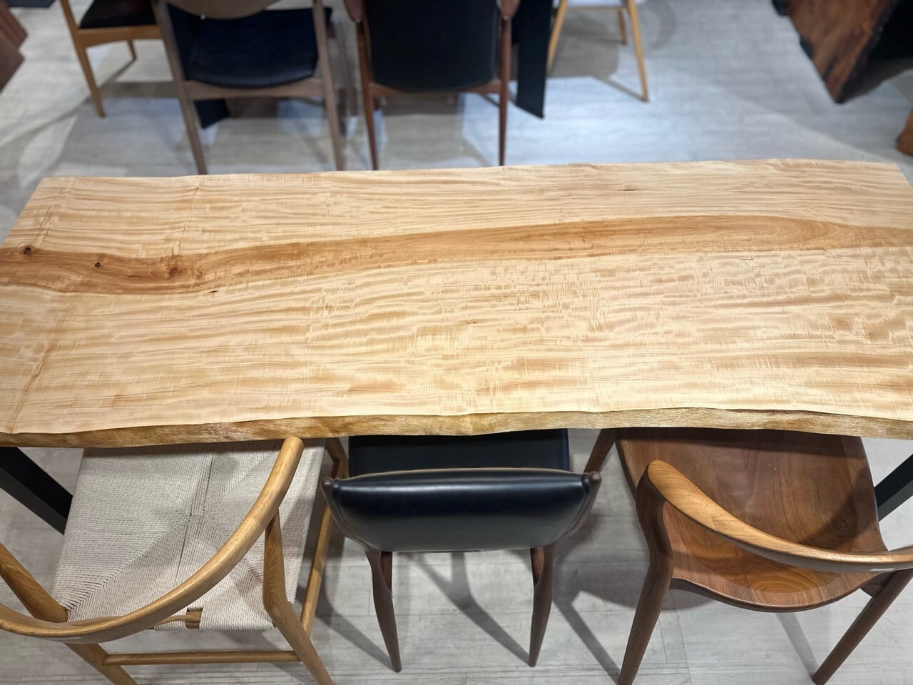 栃（トチ）_1800×620-650×57_浅草本店_テーブル天板/一枚板 261134-1