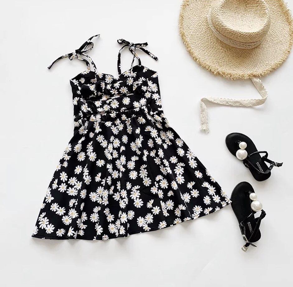 バックデザインフラワーワンピース…..海外子供服 プチプラ サマードレス ブラック 花柄
