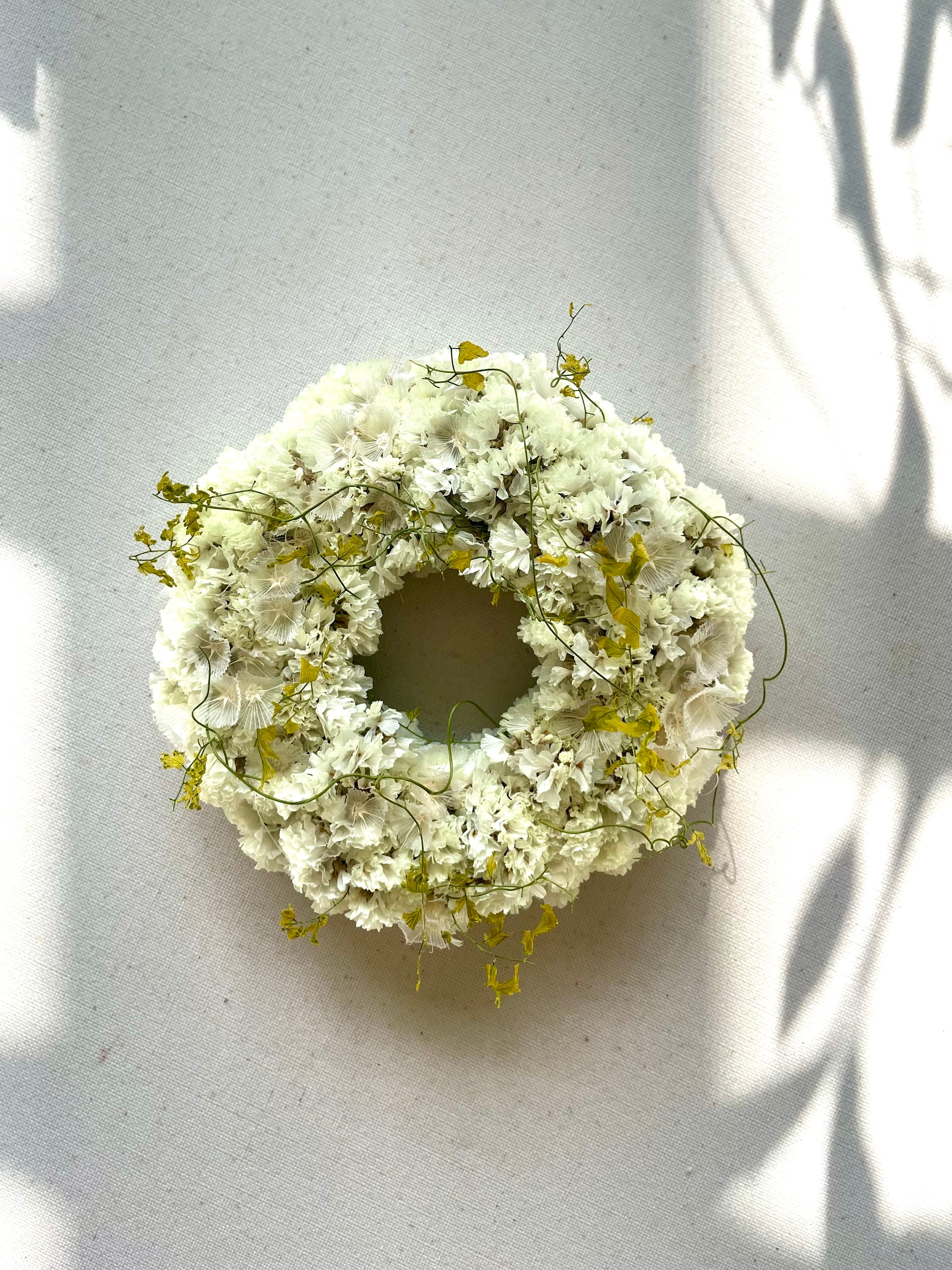 紫陽花と瑠璃玉ちゃんと花々のリース 瑠璃玉薊と紫陽花のミニリース | 後藤庭店