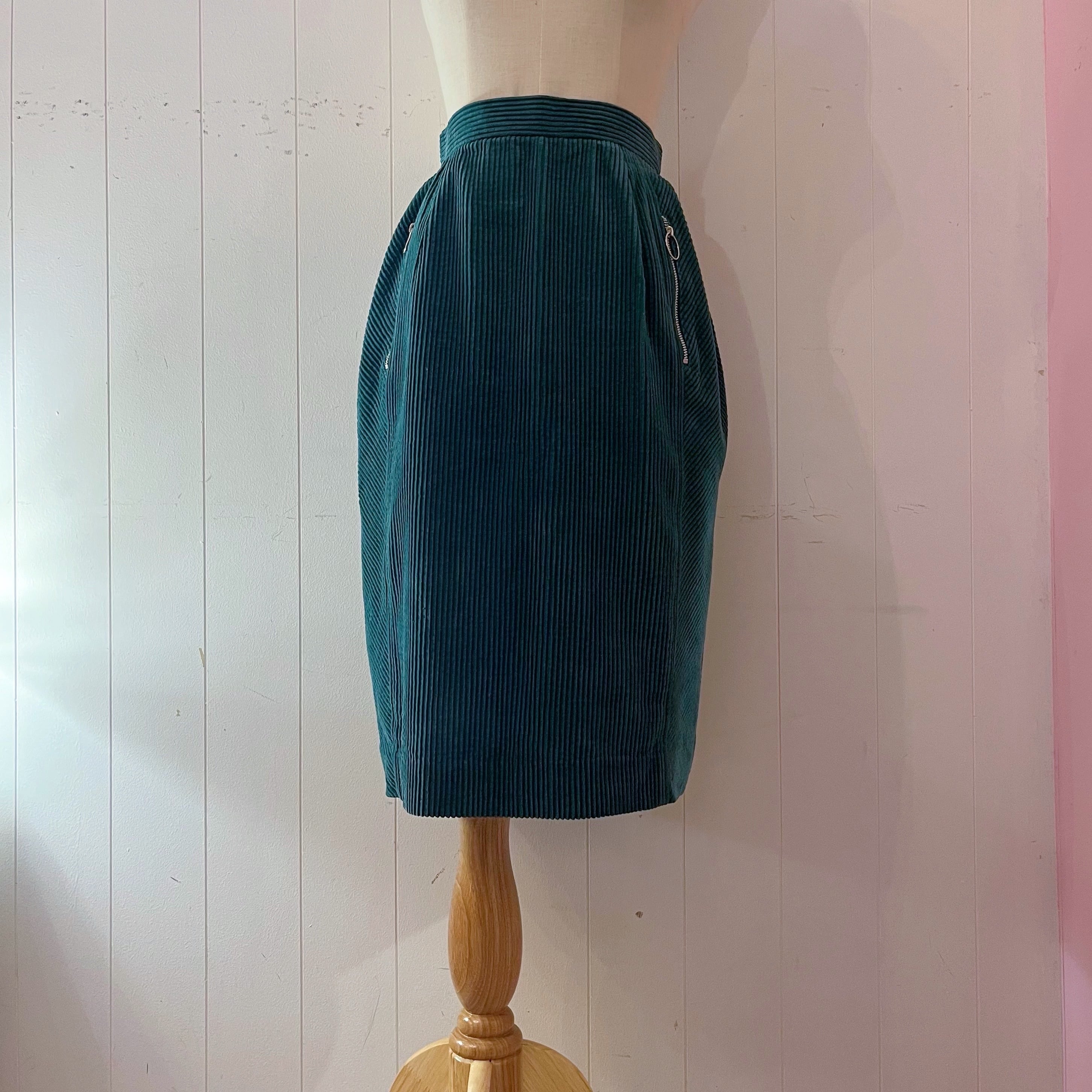 green corduroy semi tight skirt