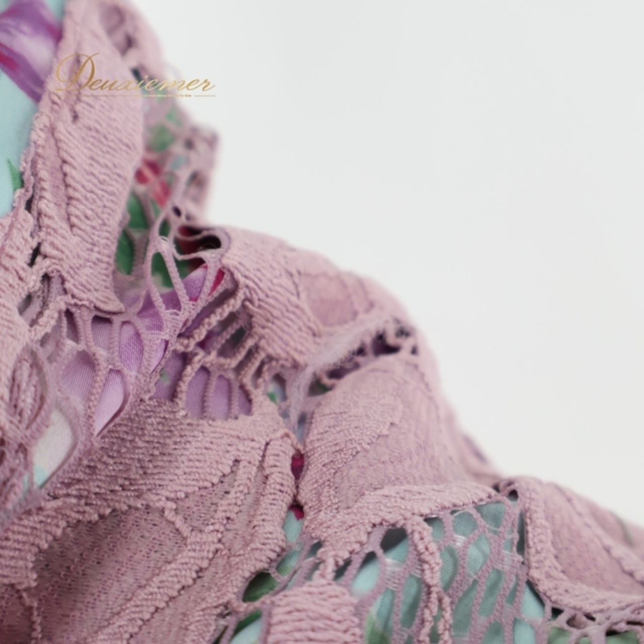 フラメンコ 衣装 ソニアジョーンズ SONIA JOHNES  シージョ  ピキージョ 花柄 フレコ フリル レース 水色 ピンク パープル 紫 トライアアングル 三角形 ピンク系 ブルー系 パープル系 ゴールド系 フラメンコドレス カラフル フリルデザイン おしゃれ 女性用 衣装 フォーマル イベント ダンス レトロ かわいい ステージ衣装 パーティ スカーフ ショール