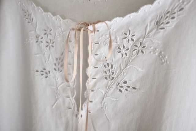 フランス 白球と白麦と白花のワンピース アンティーク