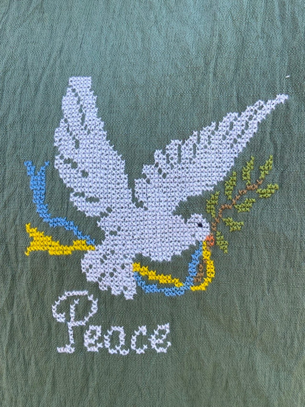 ヴィーシフカ刺繍入りTシャツ 若緑（平和）ユニセックス・フリーサイズ  