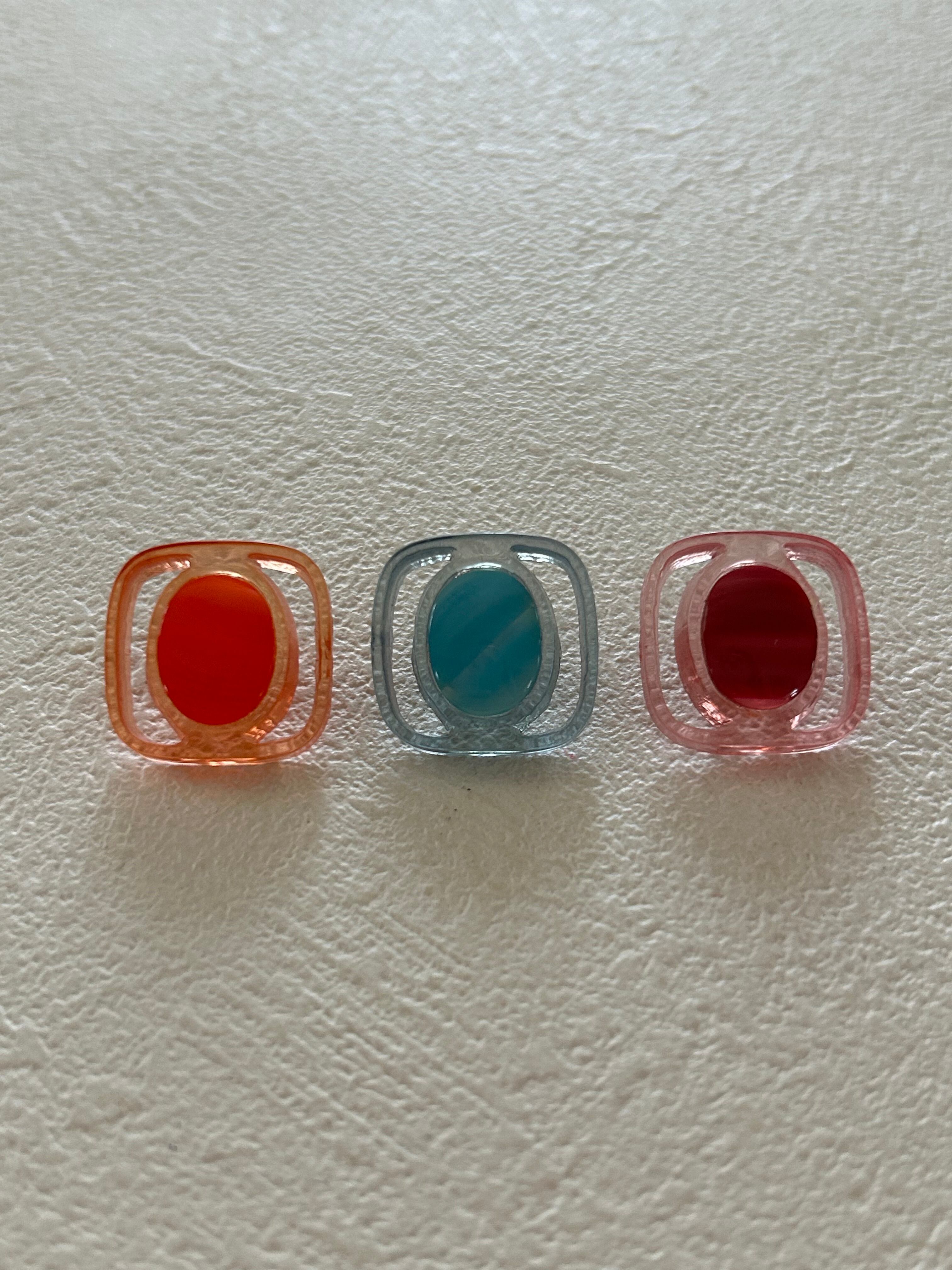 Japanese Vintage ボタン 角なしスクウェア 透かし 水色/オレンジ/赤紫 17mm 昭和レトロ アクセサリーパーツ 装飾材 カルトナージュ