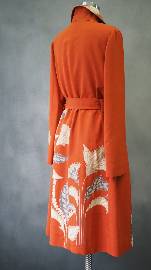 Regenerated Kimono Royal coat – Handcrafted in Japan/BOTANICAL ELEGANCE ON VIBRANT ORANGE  着物リメイクのロイヤルコート｜日本のヴィンテージシルクを再生した一点物/鮮やかなオレンジに咲く、植物の優雅