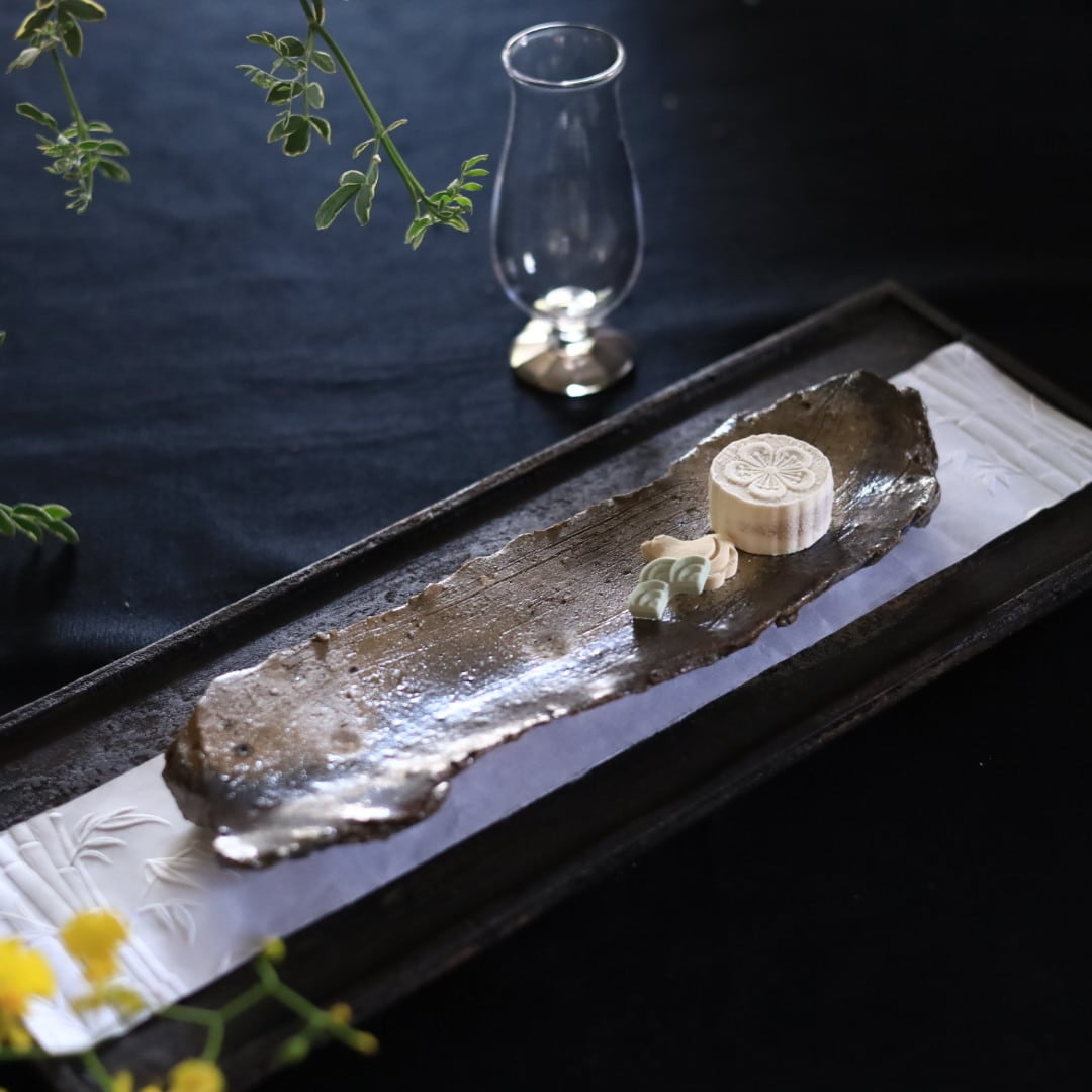 総黒 隅切り布目盆 尺五分（食洗機対応） | 芦屋貴兆陶家 online shop