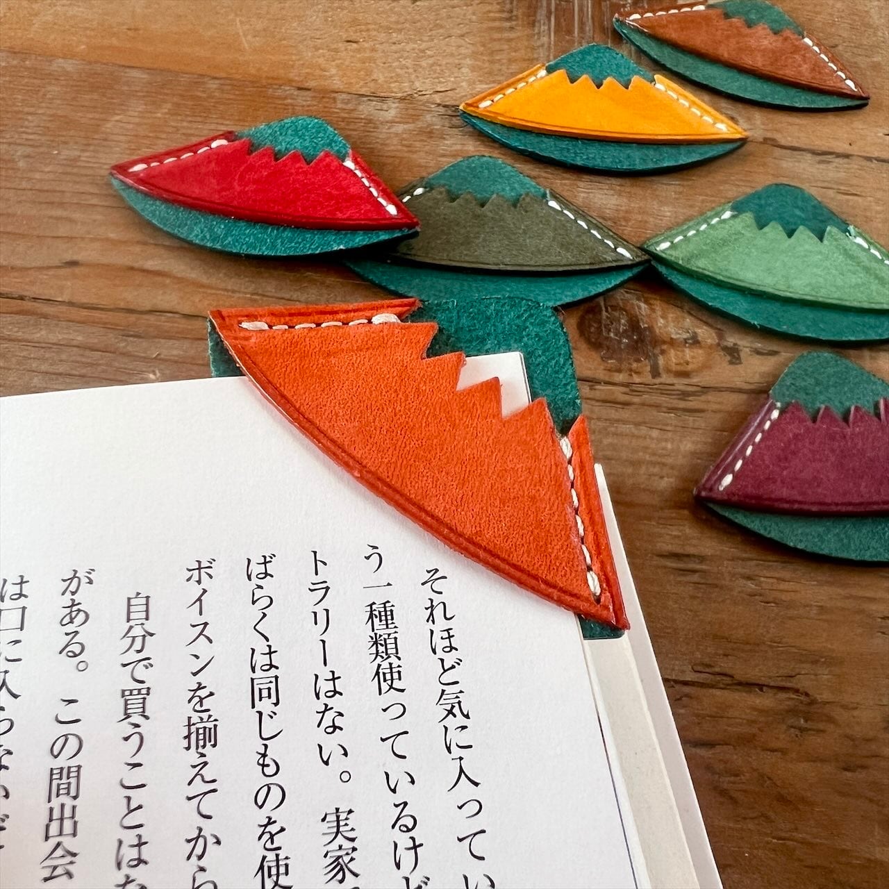 富士山みたいなブックマーカー(しおり)【ベース革ターコイズ】 | anbow