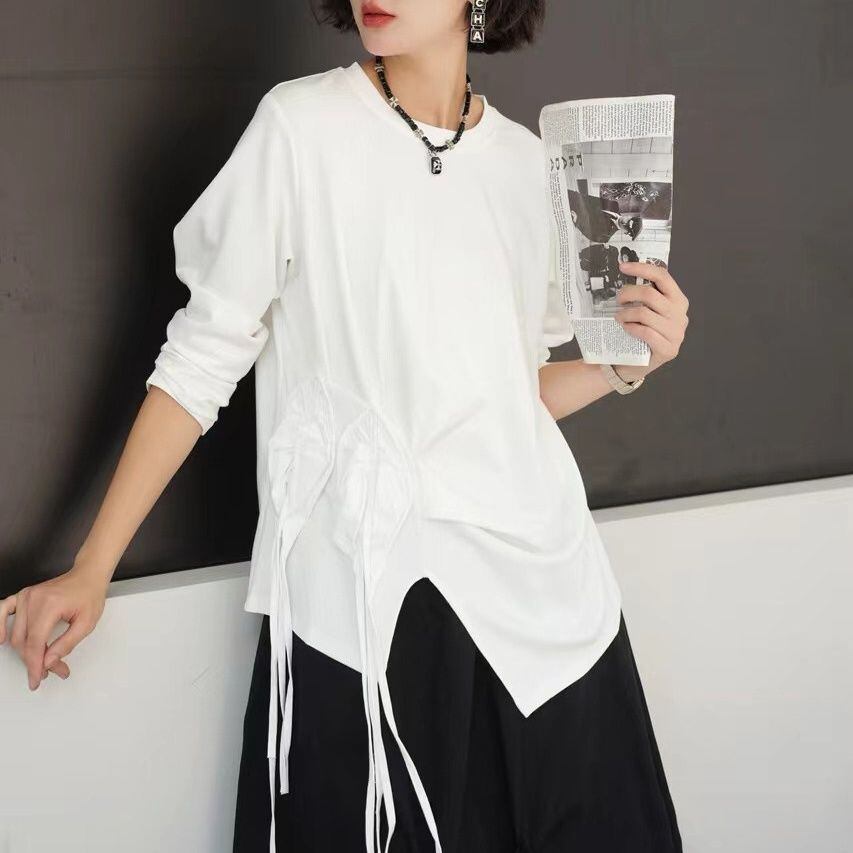 ASYMMETRIC SLEEVE FLORAL DECORATIVE T-SHIRT M-18526