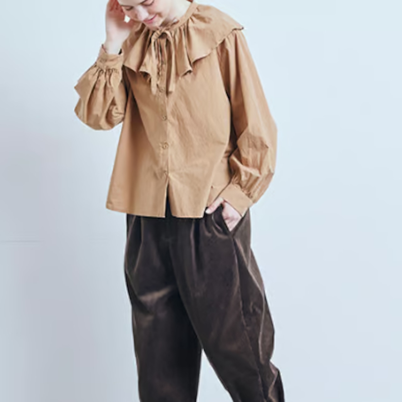 ROBE de PEAU(ローブデポー) ラッフルカラーブラウス