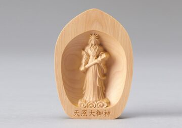 天照大御神 初代製作 勾玉付き・日光杉並木台座有り 初代製作 天照