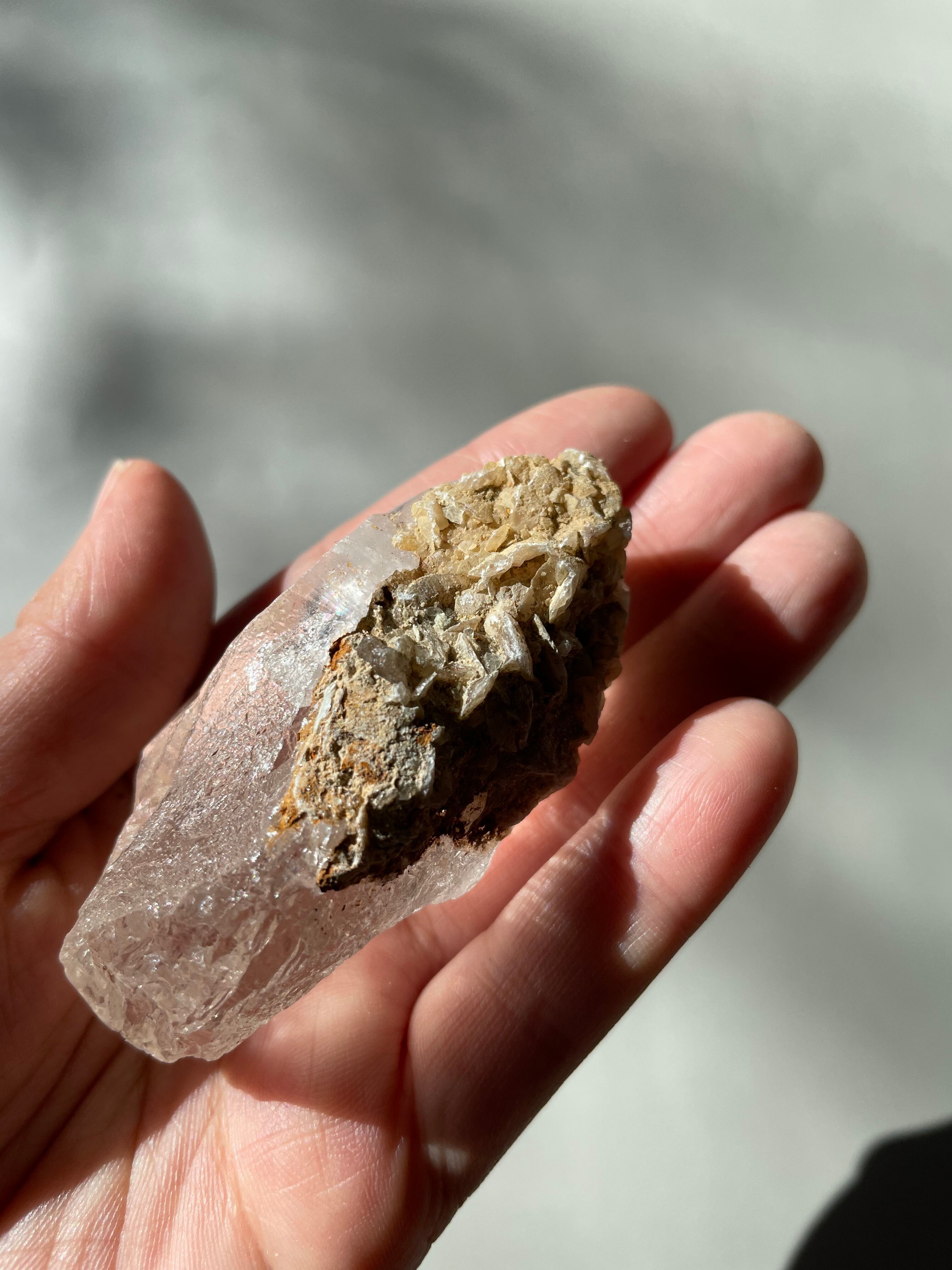 パキスタン　ギルギット　スカルドゥ産　ヒマラヤ水晶　マイカ　カテドラル