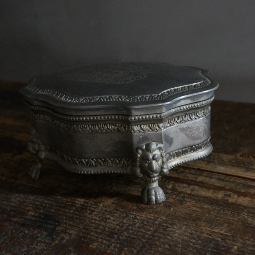 古いフランスのジュエリーボックス