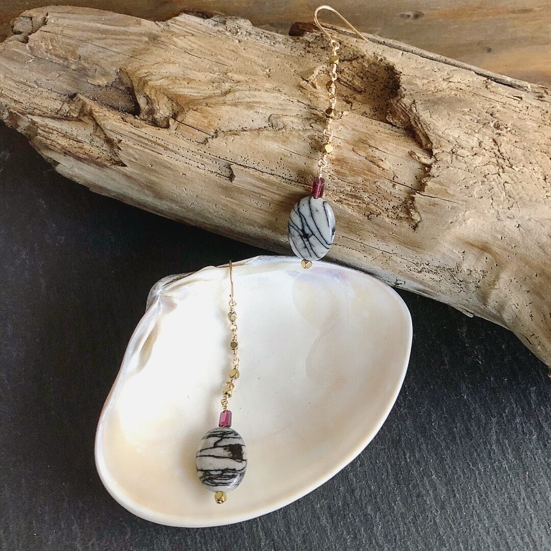 ゼブラジャスパー×ガーネット×ヘマタイトのチェーンピアス