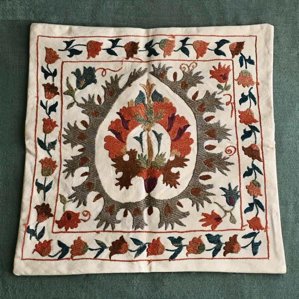 ウズベキスタンからの贈り物 ］スザニ刺繍クッションカバー ブルー