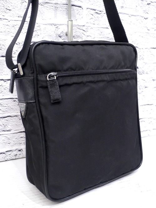 【高級感×機能性】PRADA プラダ タブレット収納可/ユニセックス テスート ナイロン×サフィアーノレザー クロスボディ ショルダー バッグ 黒