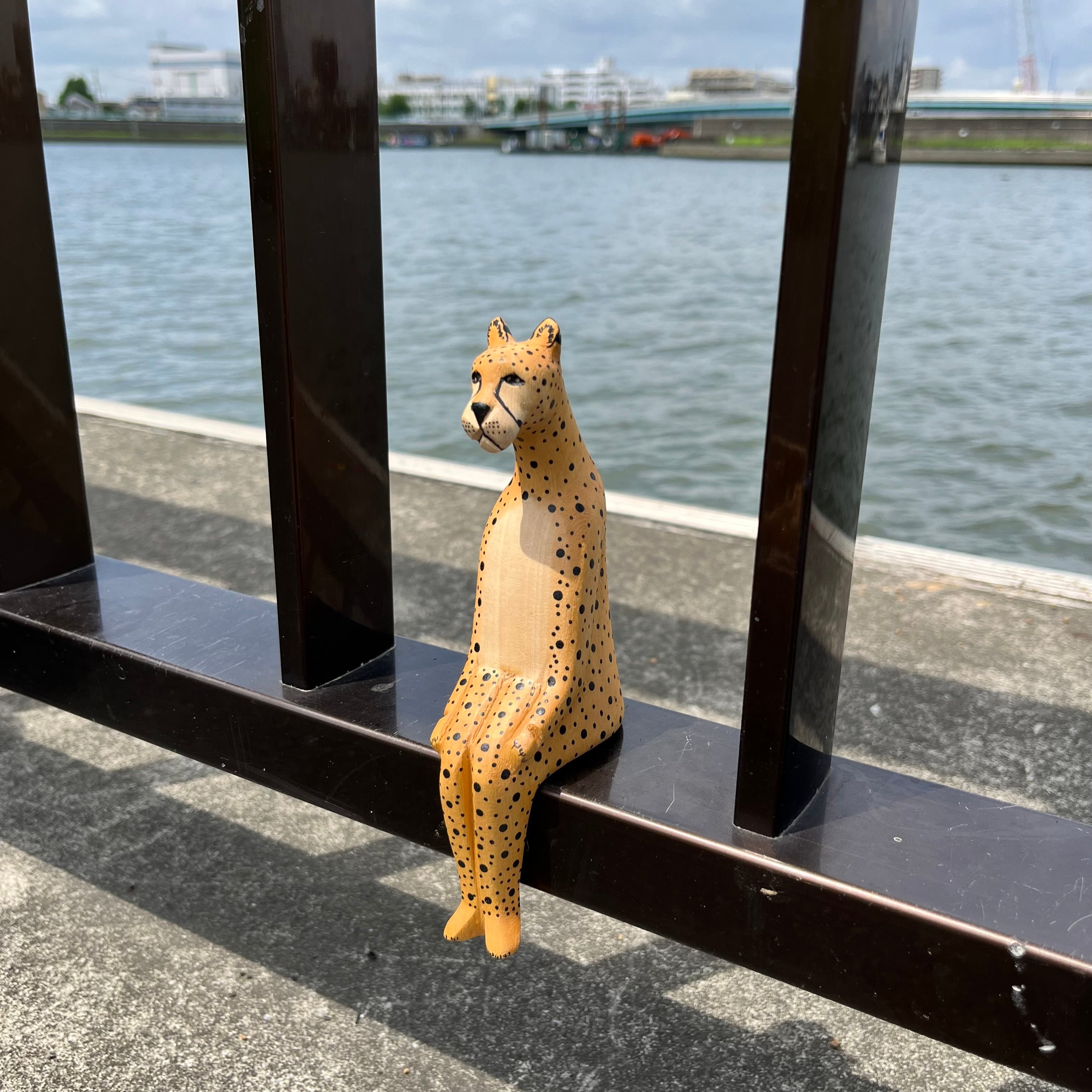 ケニアの木彫り動物／メル動物 すわり（チーター） | キリンの夢 －The