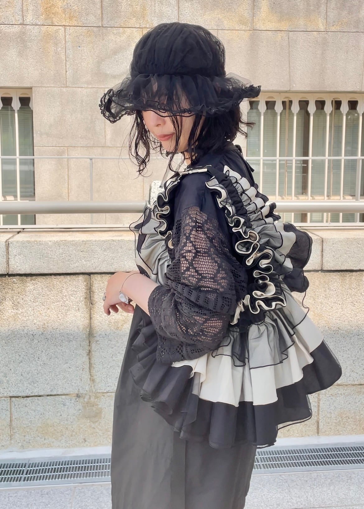 ORIENT MILLINERY DORA【ドーラ】Frilled Bag 黒 DŌRA MÖRA | Versatile Ruffled Bag - LAMP BLACK | ORIENT MILLINERY