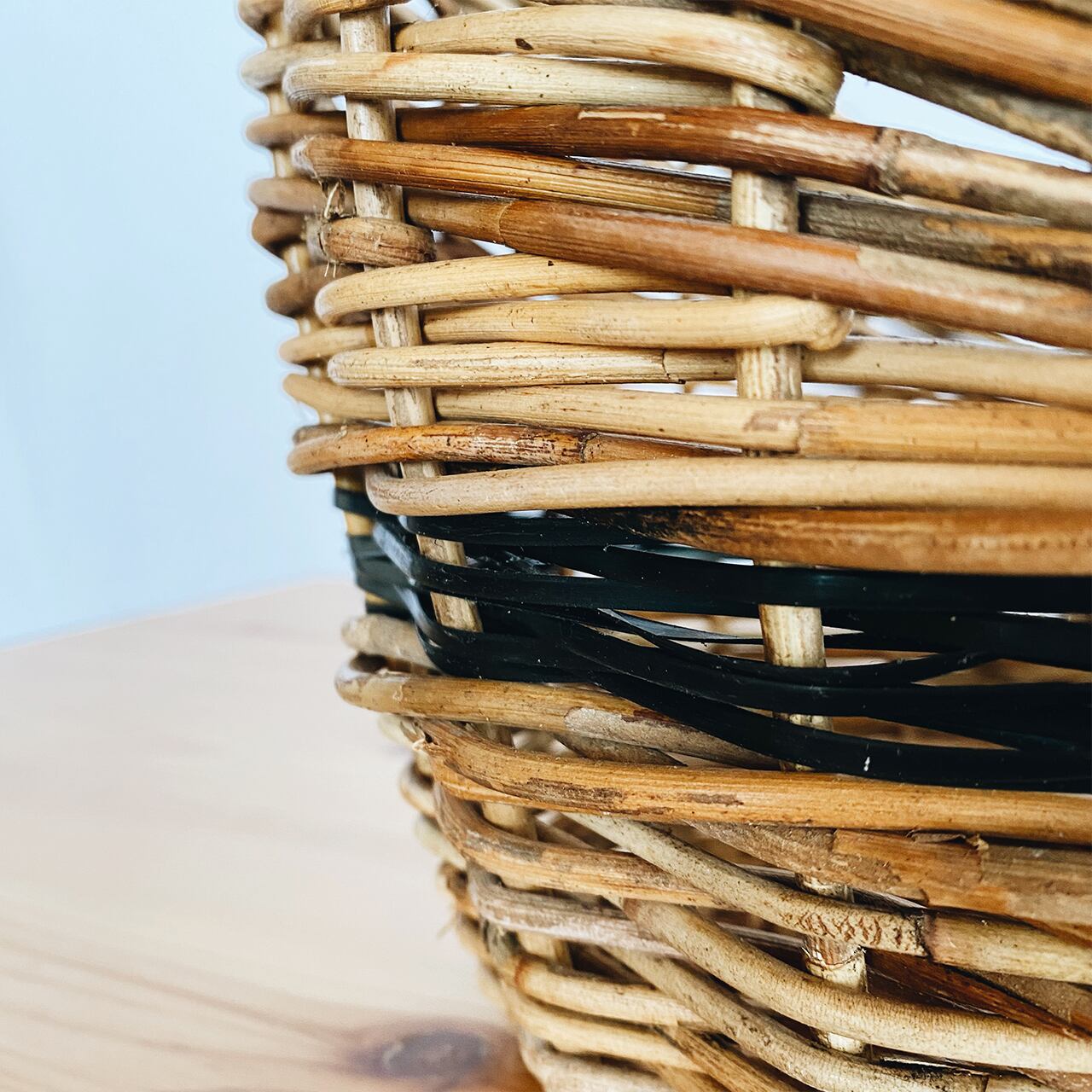 Arorog black handle basket