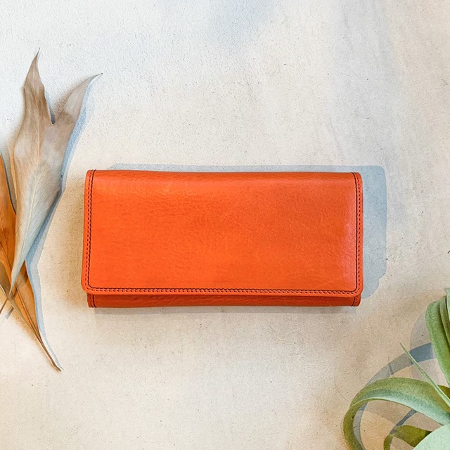 オレンジの長財布