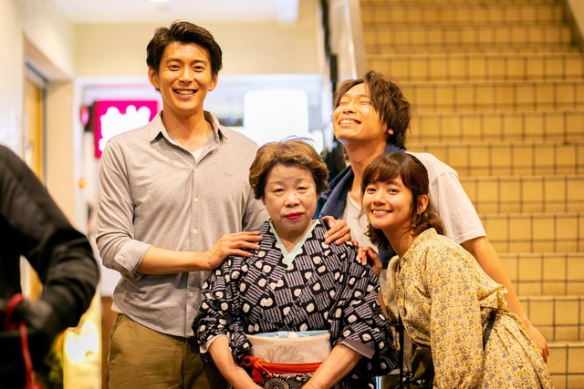 和成の直筆サイン入り「門司港ららばい」オリジナルフォトブック