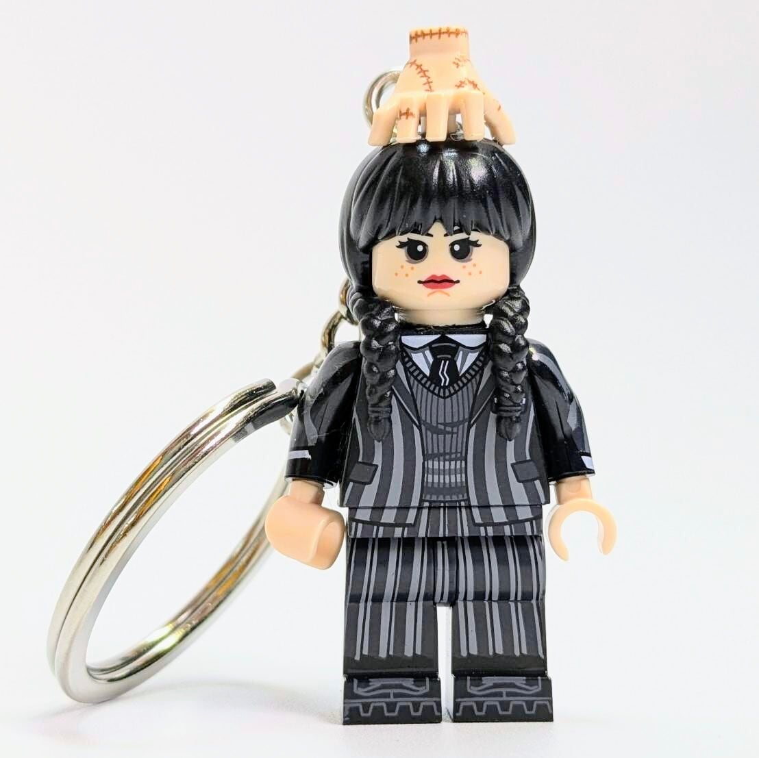 再入荷！【ブロックフィギュアキーホルダー】Wednesday / ウェンズデー（制服ver.） 〚アメリカン雑貨 アメトイ〛