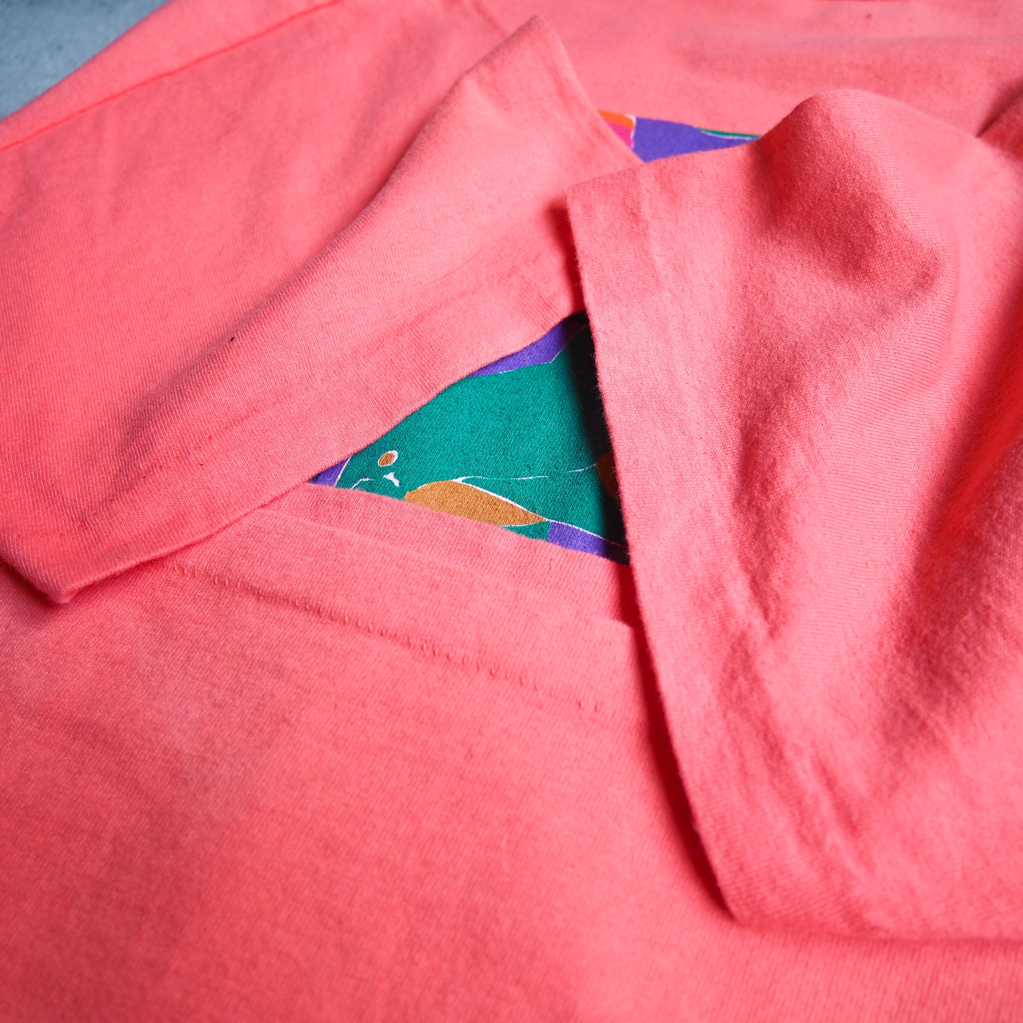 1992s " Made in USA " Fish printed Flamingo pink color vintage loose Tee