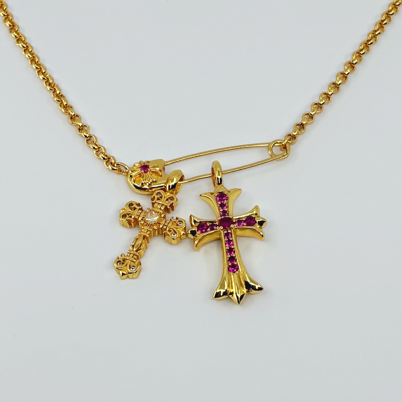 セーフティピン フィリグリー&クロスルビー ゴールド