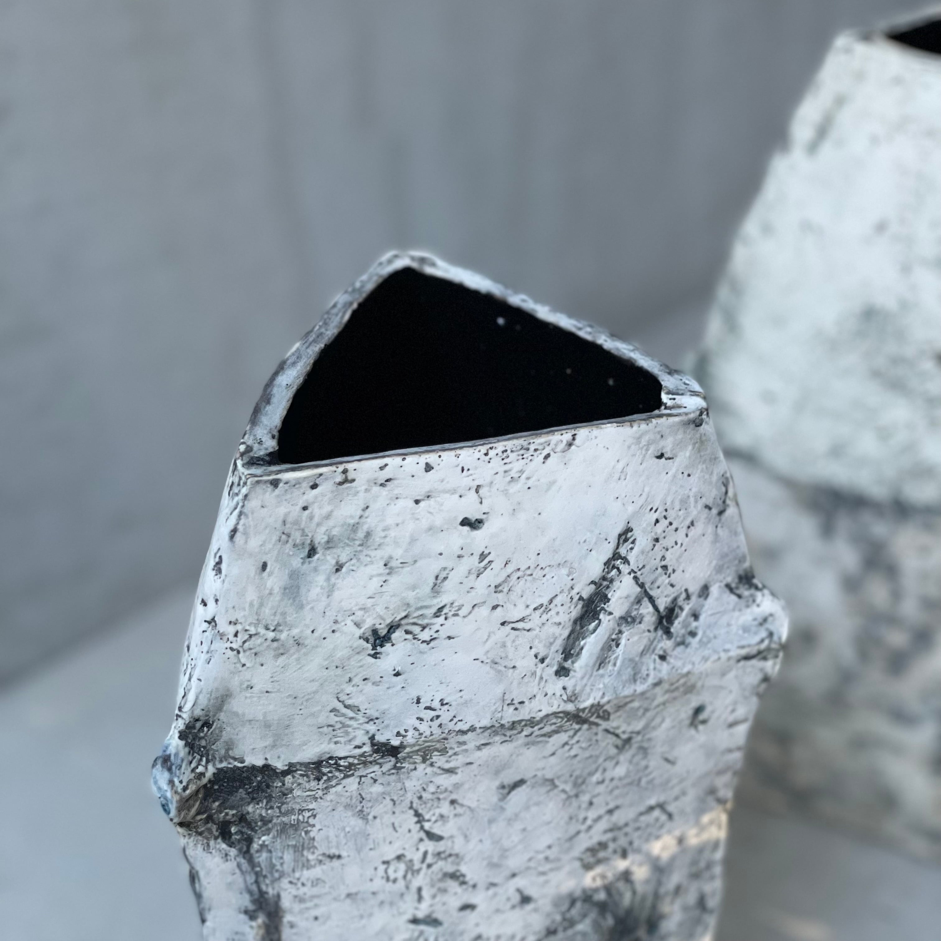 鷹尾葉子 三角変形花器 (ひっかき) | gallery 一白