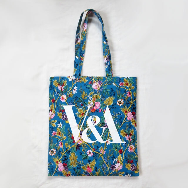 V & A Blue Kilburn tote bag ／ V & A 花柄バッグ／エコバッグ・トートバッグ
