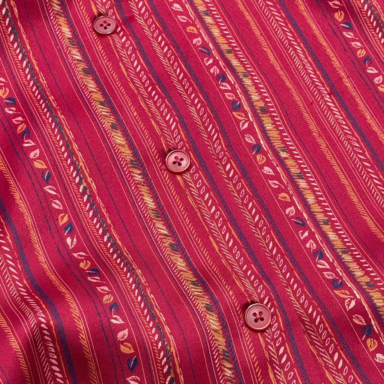 長袖　開襟　シャツブラウス　総柄　ストライプ　レッド