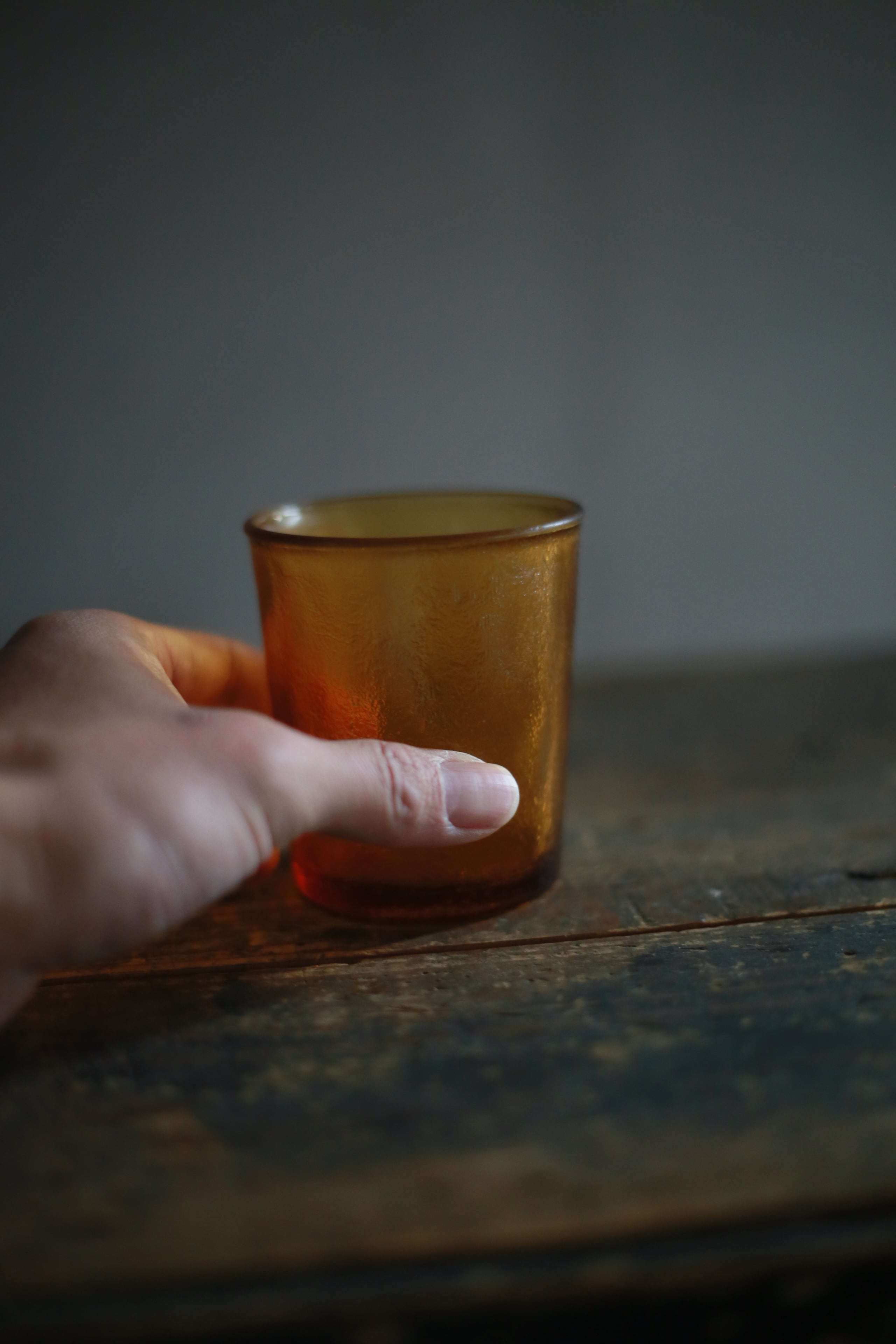 古いフランスのガラスカップ