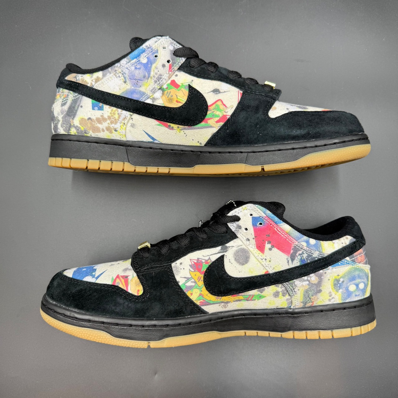 ×SUPREME DUNK SB LOW RAMMELLZEE FD8778-001