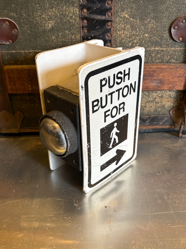 PUSH BUTTON FOR WALK SIGNAL 信号待ちボタン